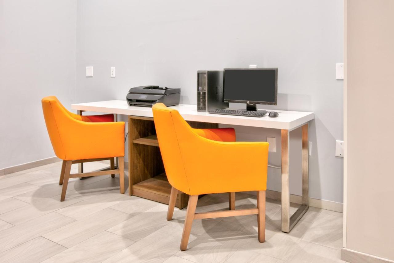 Holiday Inn Express & Suites North Dallas At Preston By Ihg Eksteriør billede