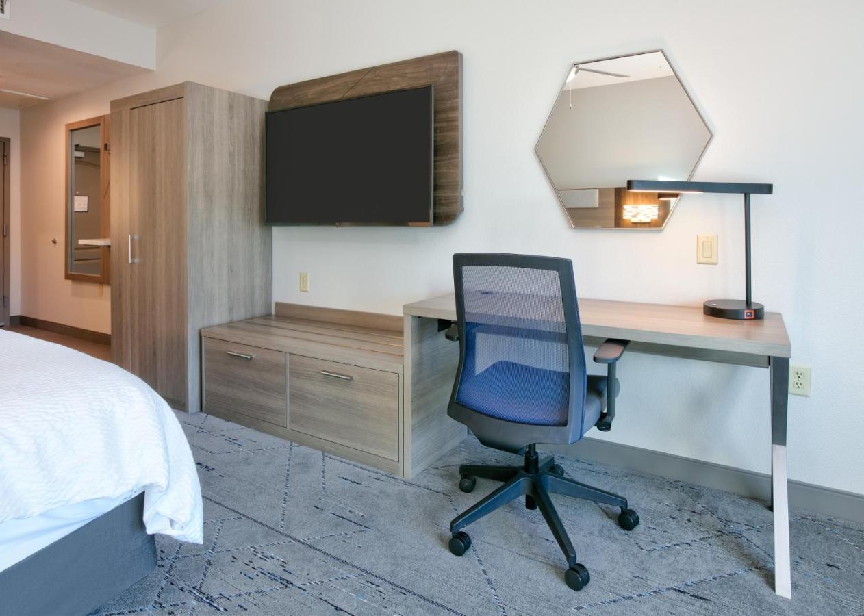 Holiday Inn Express & Suites North Dallas At Preston By Ihg Eksteriør billede