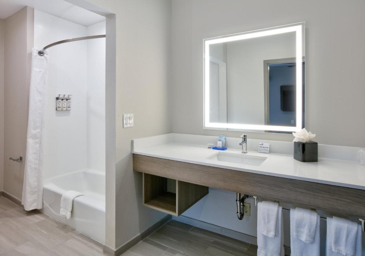 Holiday Inn Express & Suites North Dallas At Preston By Ihg Eksteriør billede
