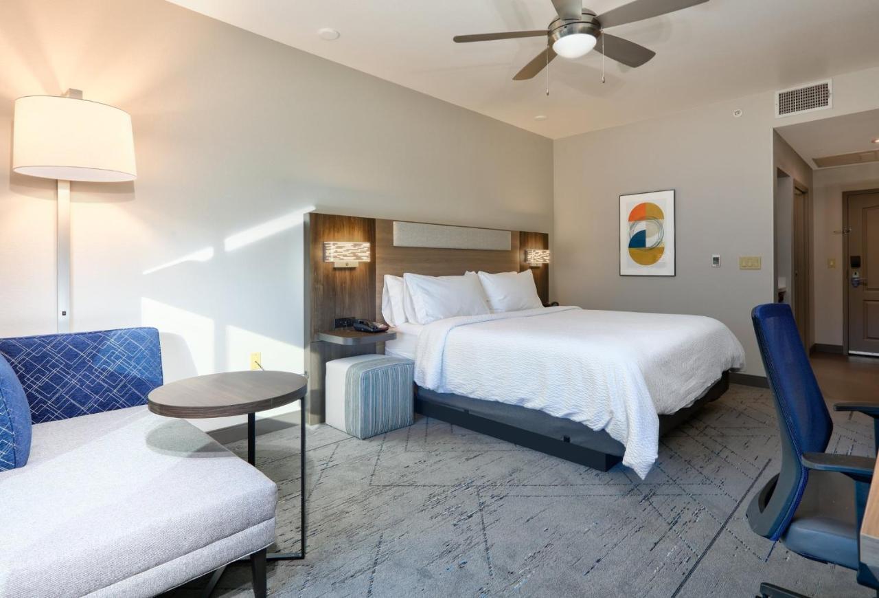 Holiday Inn Express & Suites North Dallas At Preston By Ihg Eksteriør billede