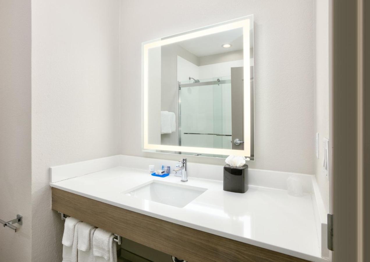 Holiday Inn Express & Suites North Dallas At Preston By Ihg Eksteriør billede