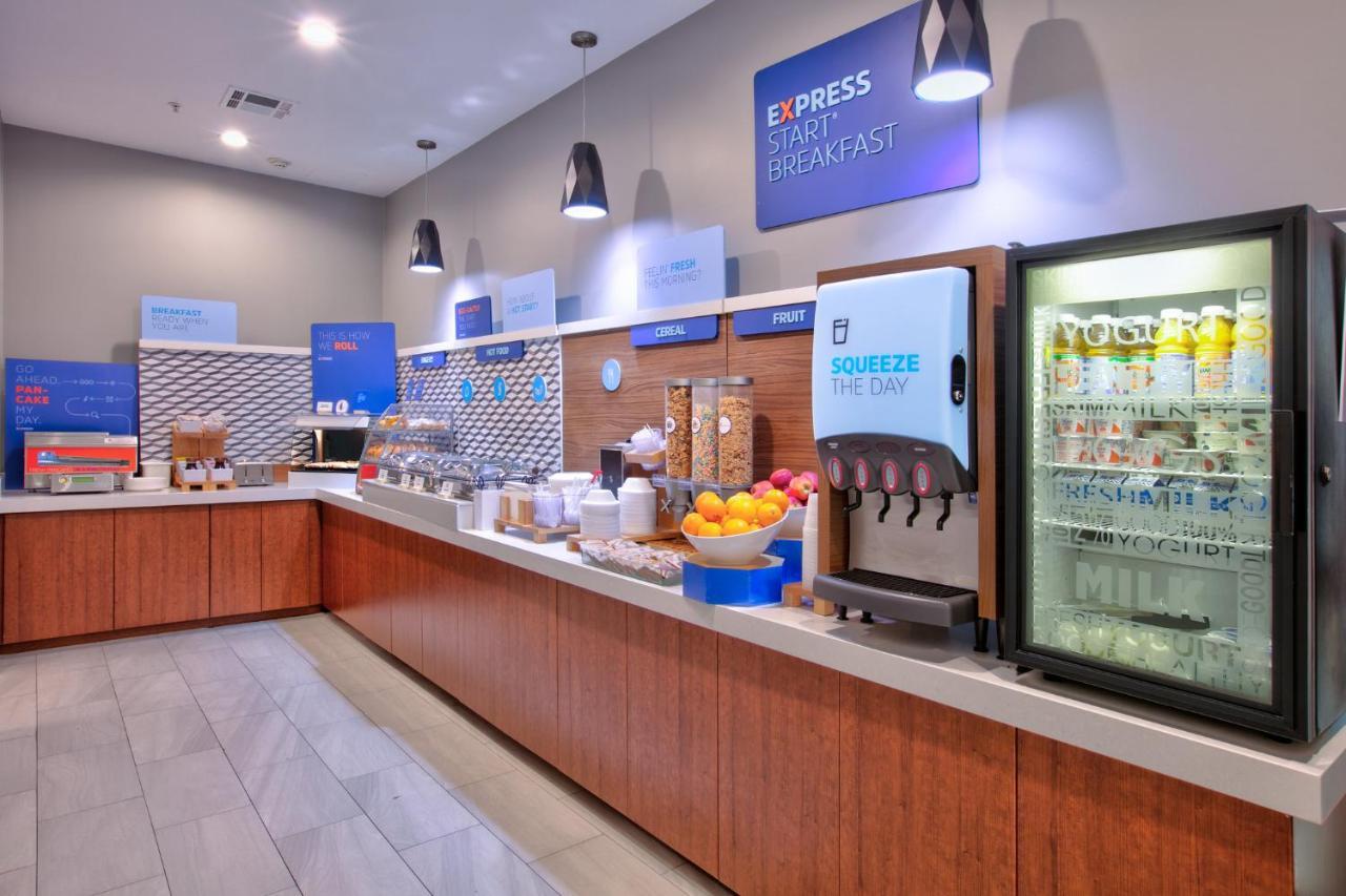 Holiday Inn Express & Suites North Dallas At Preston By Ihg Eksteriør billede