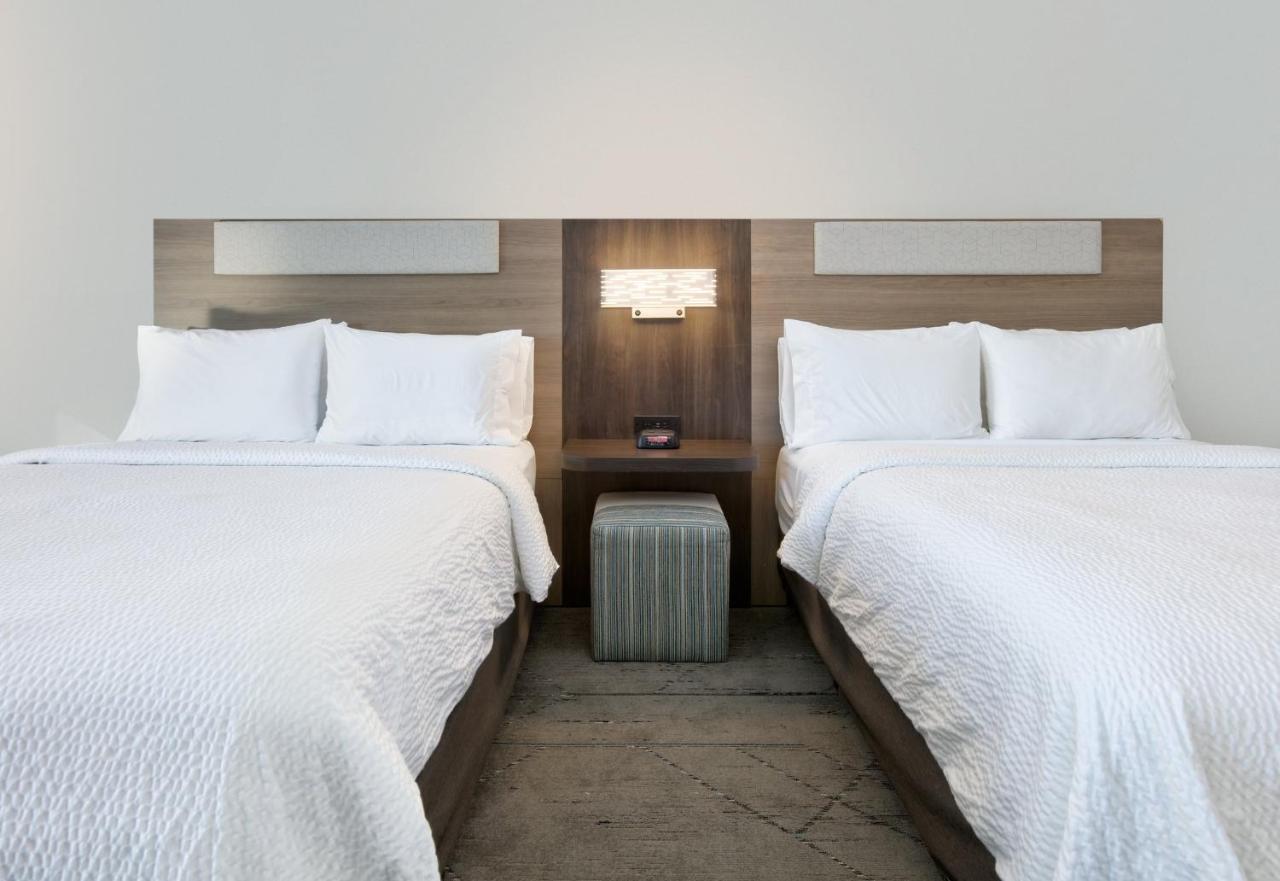 Holiday Inn Express & Suites North Dallas At Preston By Ihg Eksteriør billede