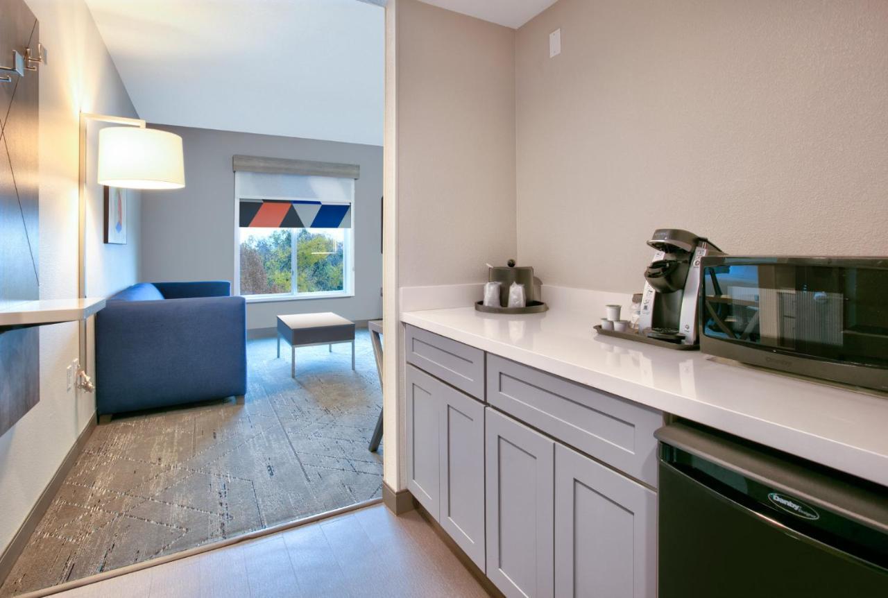 Holiday Inn Express & Suites North Dallas At Preston By Ihg Eksteriør billede